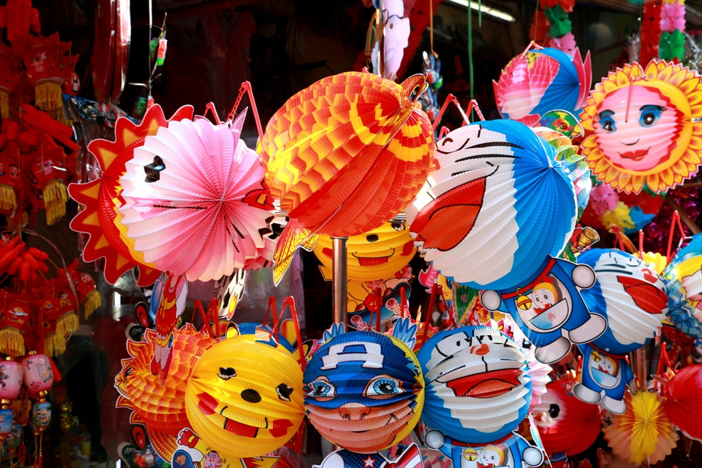 Vietnamese children are often gifted lanterns by their parents in Mid-Autumn Festival