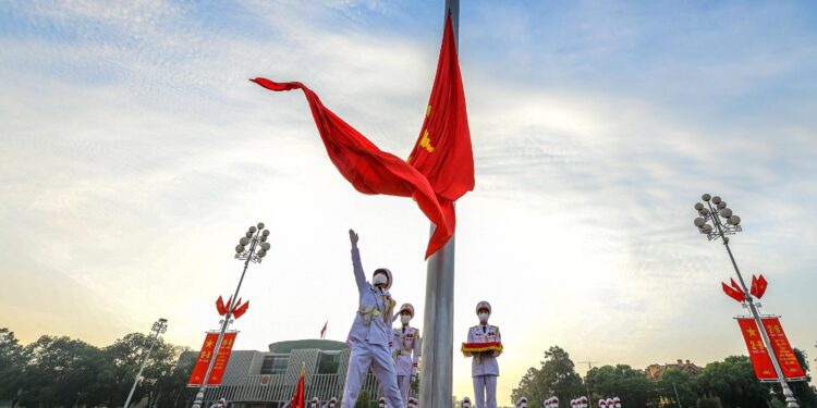 The solemn flag-raising ceremony at Ba Dinh square shows gratitude to the country's heroes