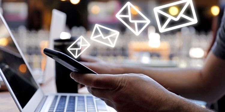 Gửi Email và đo lường hiệu quả hoạt động Email Marketing