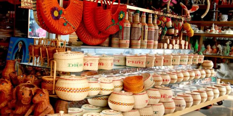 Kim Son Sedge Mats Village (Ninh Binh) is widely known for producing high-quality sedge handicraft products
