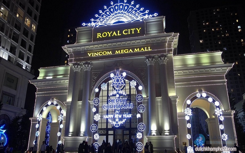 Royal City is one of the largest and most comprehensive shopping malls in Hanoi