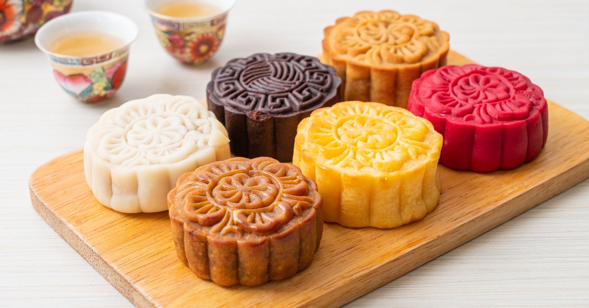 The traditional food during the Mid-Autumn Festival is mooncakes