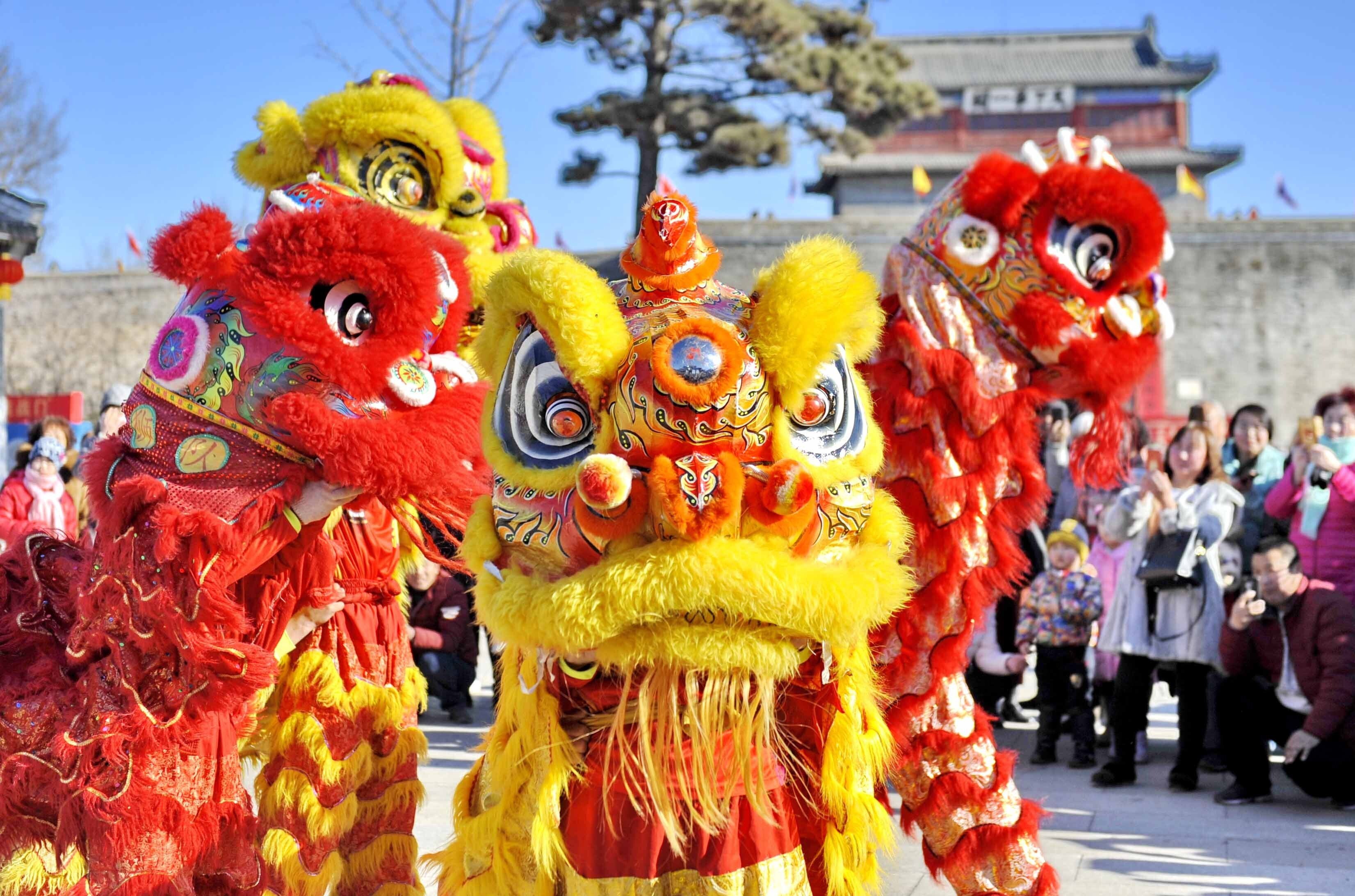 In addition to mooncakes and lanterns, the Moon Festival in Vietnam also features the lion dance