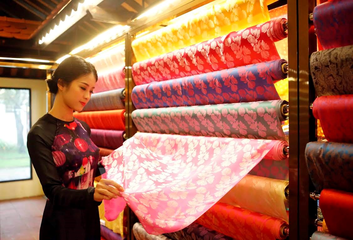 Vietnamese Souvenirs: Silk Products