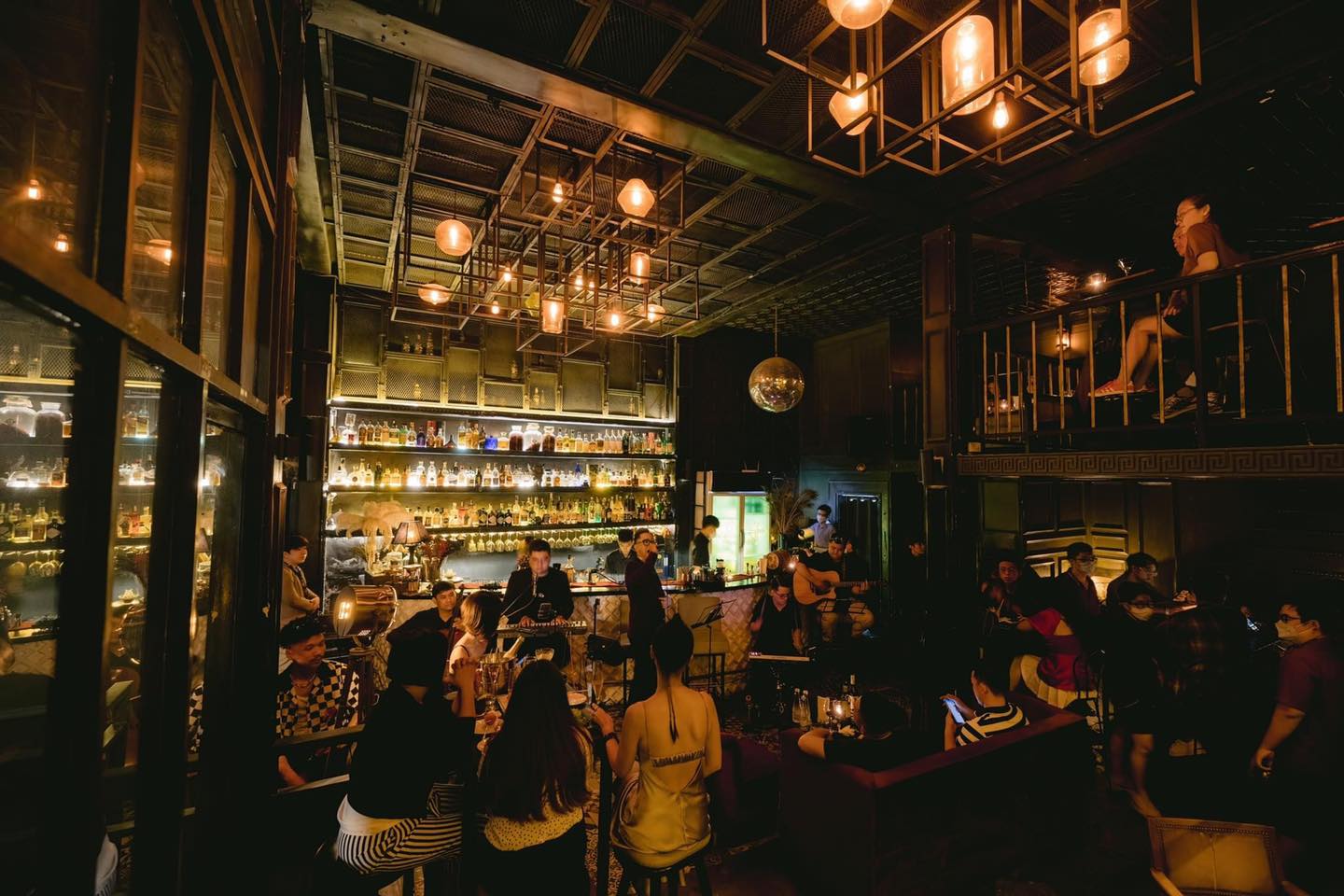 Snuffbox Lounge is like a secret hideout that feels like those hidden bars from the 1920s