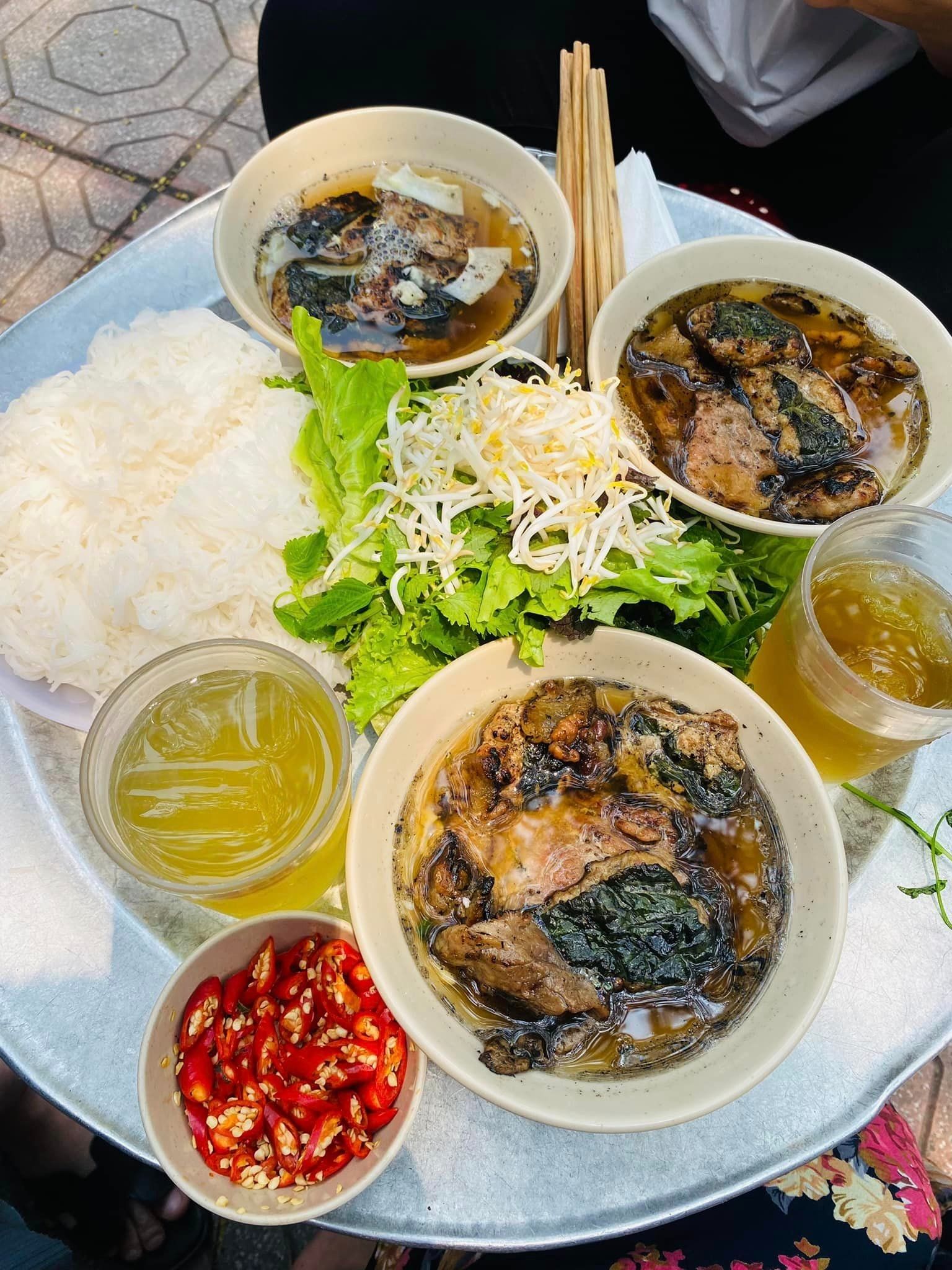 Bun Cha Tuyet, known for its noodles and grilled pork, got recognized by Michelin and now draws more foreign guests