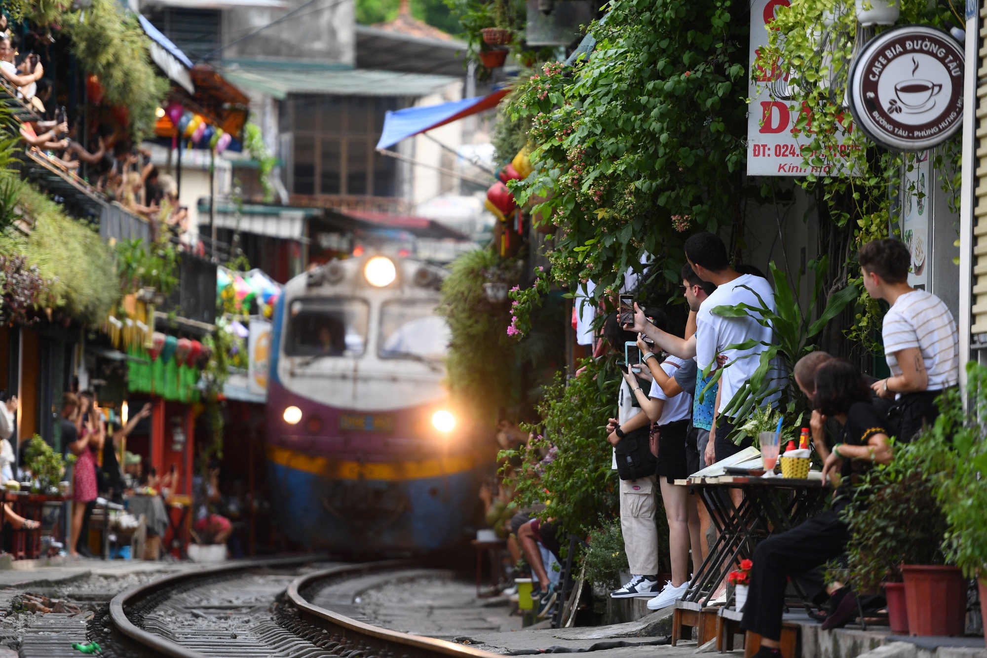 Railway Cafe, one of the best coffee shops in Hanoi, offers an intriguing experience right next to the railway tracks