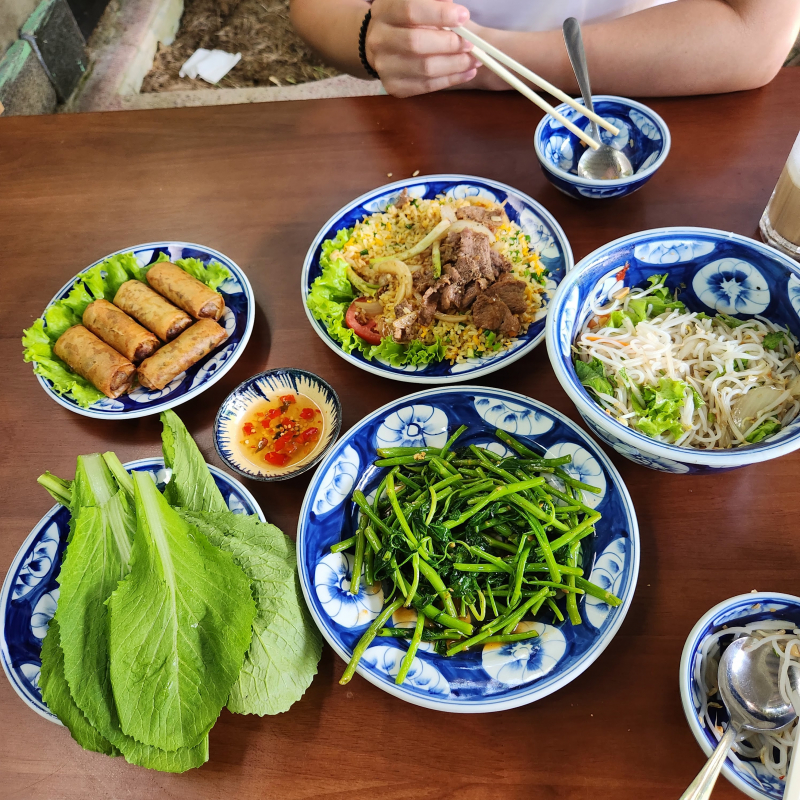 Thìa Gỗ Restaurant Da Nang is a flavorful oasis, ranking among the top restaurants in Da Nang