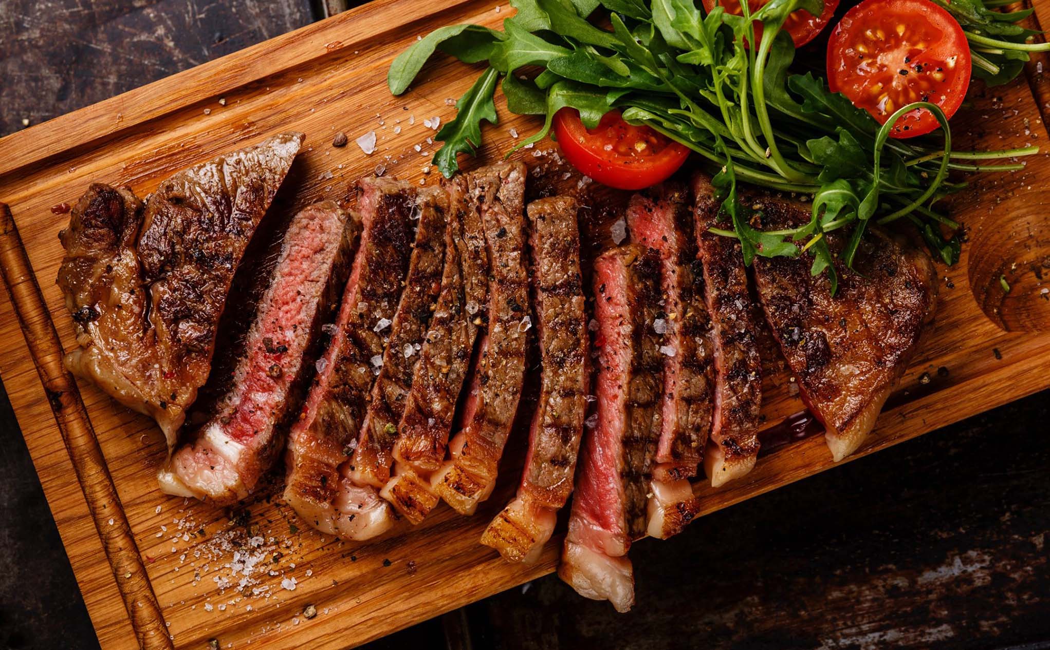 B3 Steakhouse & Craft Beer, a place for meat and beer lovers, offers top-quality cuts, expertly grilled