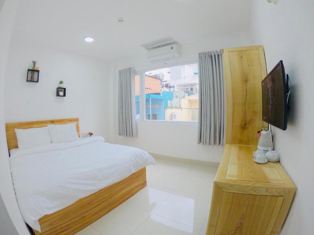 Phan Anh Backpackers Hostel is a well-liked option for budget travelers looking for a hostel in Ho Chi Minh City