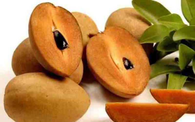 Rare in Western countries, sapodilla is a native Vietnamese fruit with an egg-shaped appearance and thin, brownish skin.