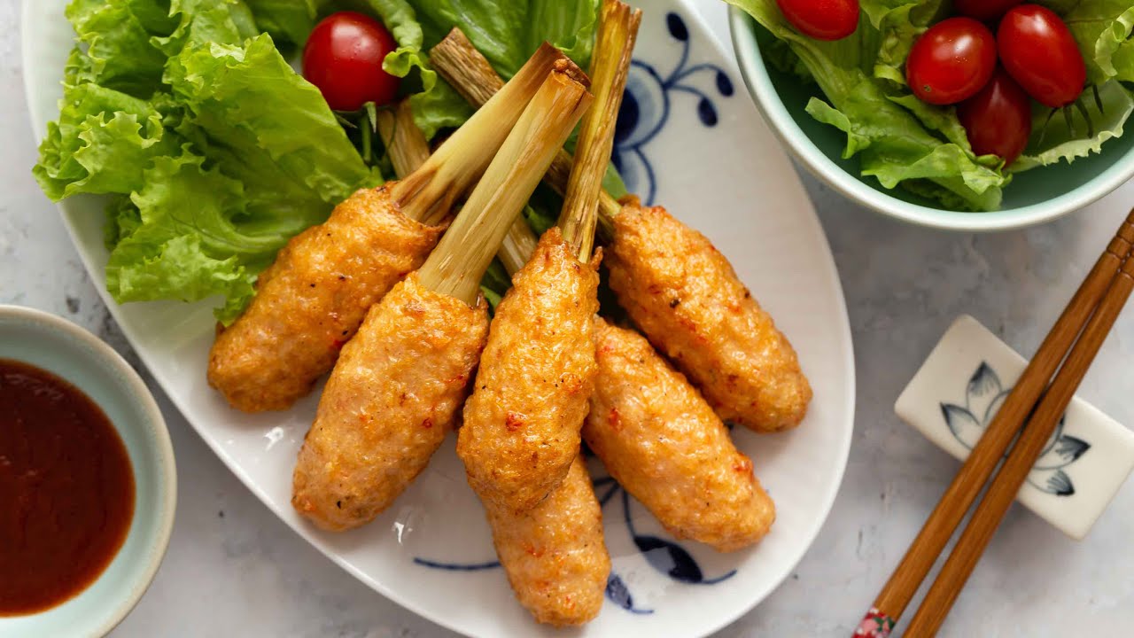Chạo Tôm is a fragrant appetizer that originated from central Vietnam