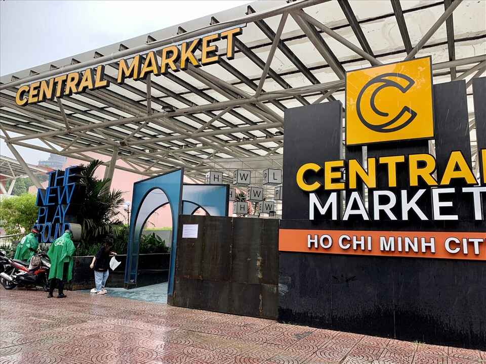 Central Market Shopping Center is the perfect combination of traditional and modern markets