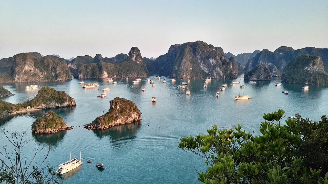 visit halong bay vietnam